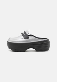 STOMP METALLIC LOAFER UNISEX - Iešļūcenes ar papēdi - silver/black
