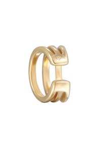 Guldtonet ring med et glat, buet design og overlappende ender. Poleret finish med unikke indrykninger på begge sider for tekstur.