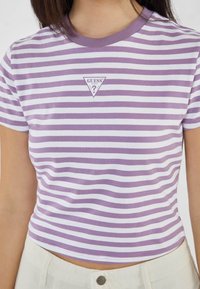 Guess - T-shirt z nadrukiem