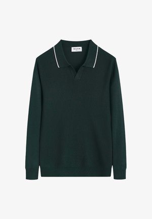 Polo en maille à manches longues vert foncé avec un panneau avant texturé et un liseré blanc au col, présenté sur fond blanc.