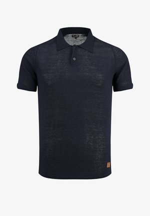 Polo bleu marine à manches courtes avec deux boutons et un petit patch logo marron près de l'ourlet inférieur.