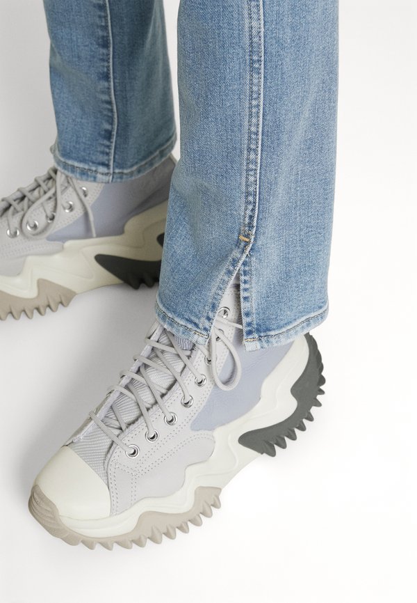 VINTAGE SLIM SPLIT HEM - Slim fit jeans - light wash2