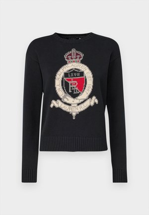 Maglione lavorato a maglia blu navy con scollo rotondo, polsini e fondo a costine; presenta un grande logo ricamato con dettagli in rosso, bianco e nero.