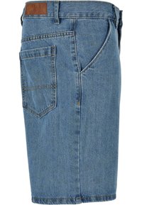 Denim suknja svijetloplave boje, sa ravnim krojem, prednjim i stražnjim džepovima te kožnom etiketom na pojasu.