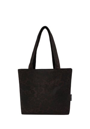 Sort tote taske med diskret leopardprint, mellemstørrelse og to lange stropper til skulderbæring.