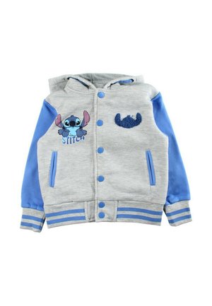 Veste à capuche pour enfants avec manches bleues, corps gris, boutons bleus, poignets rayés et illustration du personnage Stitch sur le devant, côté gauche.