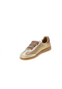 Sneaker con lacci con una tomaia in rete metallica oro e marrone, dotato di cinturini in Velcro e una suola in gomma di colore marrone chiaro.