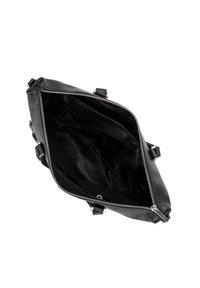 Borsa a tracolla in pelle nera con esterno testurizzato, chiusura con zip, manici piatti e un interno spazioso foderato in un morbido tessuto nero.