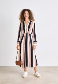 Tommy Hilfiger GLOBAL DRAPED MIDI DRESS - Kjole - ladder global/country ivory