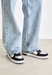 Calvin Klein Jeans Höga sneakers - black