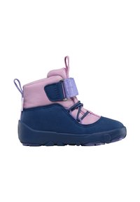 Child's ankle-high boot in pink fabric and navy blue rubber, featuring a purple strap and pull tabs on heel and tongue.