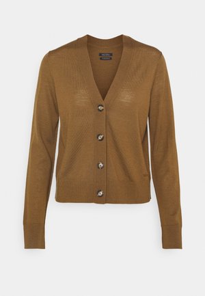 Cardigan marron à col en V avec manches longues et quatre boutons foncés sur le devant, affiché sur un fond clair uni.