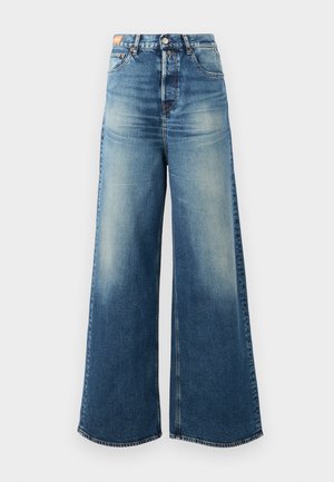 Wijde blauwe denim jeans met een vervaagde afwerking, hoge taille en klassiek vijf-pocket ontwerp. Voorzien van koperen hardware en rafelige zomen.