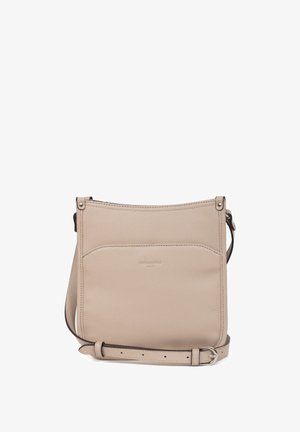 Borsa a tracolla in pelle beige con una texture liscia, design minimalista, tracolla regolabile e una tasca frontale con un marchio discreto.