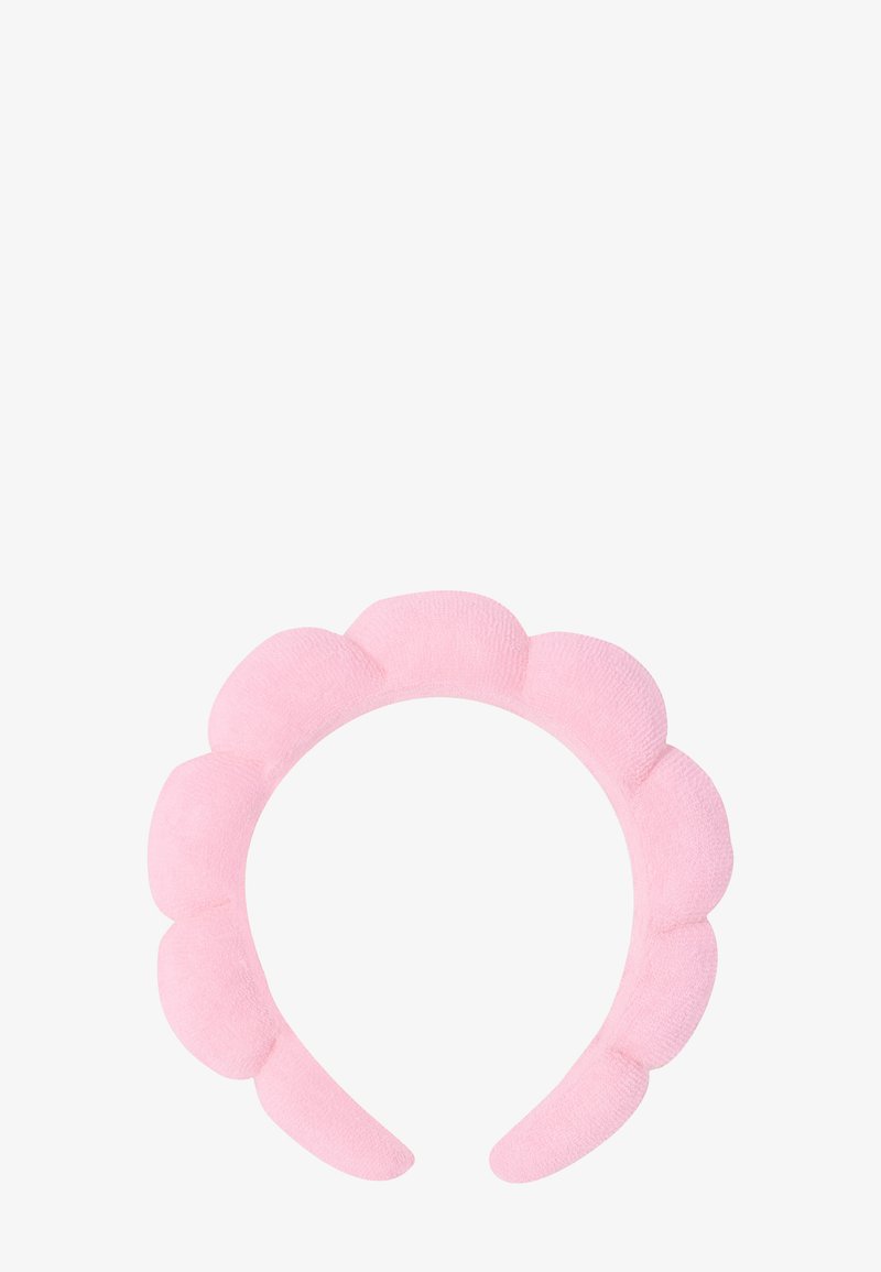 Vaaleanpunainen kangaspanta, jossa on saarrostettu muotoilu ja sileä pinta. Pyöreä muoto ja pehmeä materiaali, jotka sopivat hiusten muotoiluun tai koristeluun.