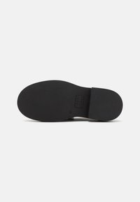 Tommy Jeans FLAT LOAFER - Belebújós cipők - black