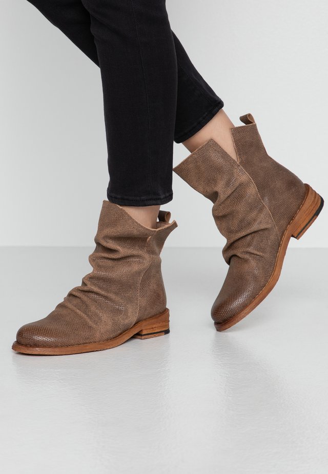 GREDO - Stiefelette - camel