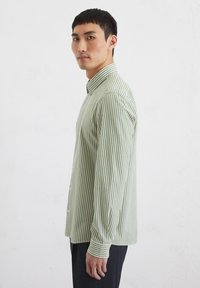 Marc O'Polo NEW KENT COLLAR LONG SLEEVE ROUND HEM - Zakelijk overhemd - multi  spring fern