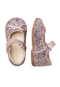Różowe brokatowe buty Mary Jane z okrągłym noskiem, kokardą z przodu, paskiem oraz gładkim wykończeniem imitującym skórę. Podeszwa z gumy antypoślizgowej.