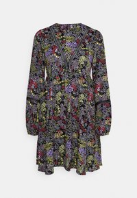 Šaty s květinovým vzorem, dlouhými rukávy, hlubokým výstřihem do V, černým pozadím a vícebarevnými květinami v červené, fialové a zelené barvě.