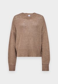 Pull en maille marron à col rond, manches longues avec poignets et ourlet côtelés, présenté sur un fond clair uni.