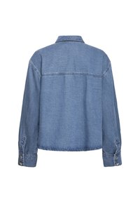 Veste en jean bleue vue de dos avec manches longues, poignets boutonnés et un empiècement droit au niveau du haut du dos.