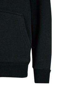 Hanorac negru cu buzunar frontal, manșete și tiv cu model în valuri, material din bumbac moale și textură fină.