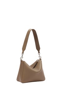 Torba na ramię w kolorze tan z trójkątną sylwetką, gładką teksturą, pojedynczym regulowanym paskiem oraz kieszenią na zamek.