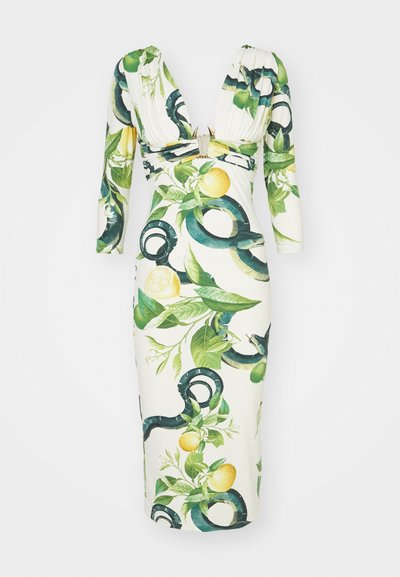 Garais piedurknes kleita ar dziļu V-veida kakla izgriezumu, ziedu un čūsku raksts zaļā, dzeltenā un baltā krāsā, ar strukturētu audumu un dekoratīviem akcentiem.