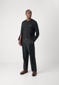 BOSS TEE LONG - Hosszú ujjú felső - black