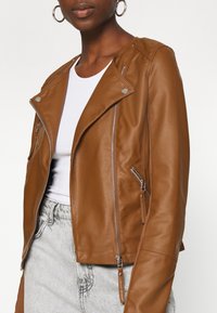 Vero Moda Giacca in similpelle - brown