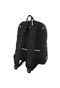 Mochila negra con correas acolchadas, cierre de cremallera y marca Smiley World. Cuenta con un acento amarillo y tela texturizada.