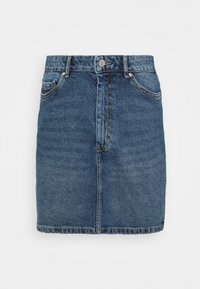 Džínová sukně ve středně modré, s rovnou siluetou, pěti kapsami a kovovým zapínáním na pásku. Čistý lem.