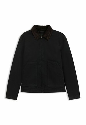 Zwarte spijkerjack met een bruine corduroy kraag, ritssluiting en twee voorzakken. Heeft recht gesneden mouwen en een eenvoudige uitstraling.