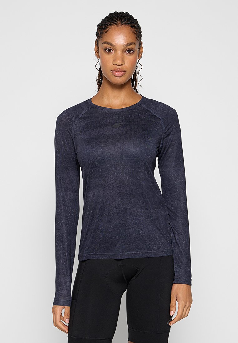 Długorękawowa sportowa koszulka w ciemnym granatowym kolorze, wykonana z gładkiej, fakturowanej tkaniny, ze ściągaczem przy szyi i rękawami raglanowymi. Bez widocznych logo ani wzorów.