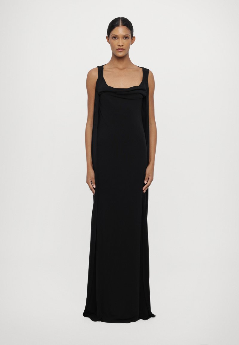 Abito maxi nero senza maniche con scollatura quadrata e dettaglio drappeggiato sul davanti. Tessuto morbido, forma fluida e design minimalista.