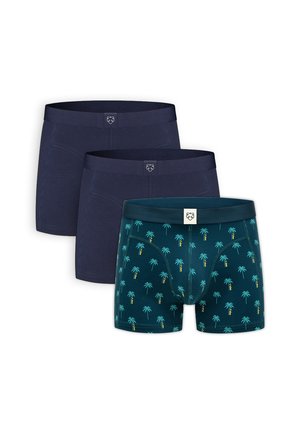 Tri pánske boxerky, dve v tmavomodrej farbe a jedna tmavozelená s malým vzorom palmy a s pásom s logom značky.