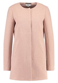 Ljusrosa texturerad kappa med rund hals, långa ärmar och sidofickor. Har en minimalistisk design med en rak silhuett.