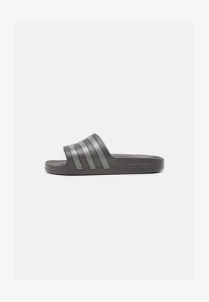 adidas Sportswear, ADILETTE AQUA SLIDES - Sandales de bain - aurora black/grey strata/grey strata