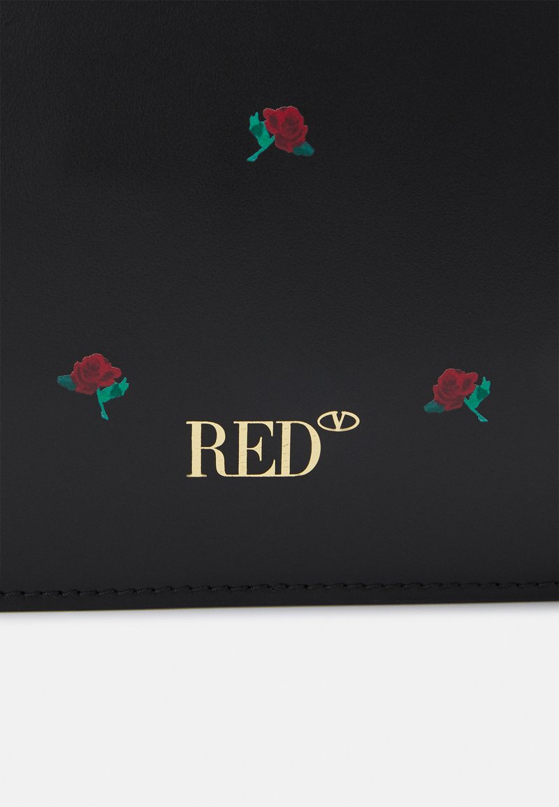 Damen Bekleidung | Red V CROSS BODY BAG Umhängetasche nero/schwarz - AZ68080 Damen Bekleidung | Red V CROSS BODY BAG Umhängetasche nero/schwarz - AZ68080