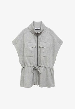 Siva zip-up jakna s visokim ovratnikom, kratkim rukavima, dva prednja džepa i naglašenim strukom. Mekani, teksturirani materijal.