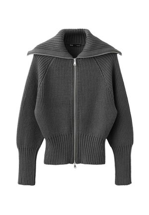Pull zippé en tricot épais gris foncé avec manches longues côtelées, large bord-côte et grand col funnel plié.