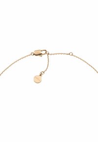 Guldtonet armbånd med en delikat kæde, der har en kæde med klips og en rund vedhæng indgraveret med "Furla." Glat og poleret overflade.