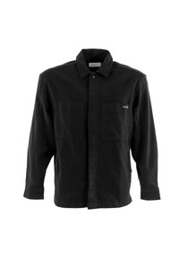 Camisa negra de botón confeccionada en tejido suave; cuenta con dos bolsillos en el pecho, un cuello puntiagudo y puños con botón, además de un pequeño logo en el bolsillo.