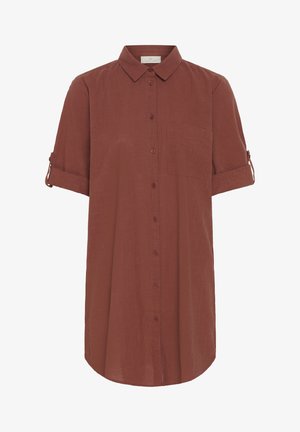 Haljina košulja boje rđe s gumbima, kratkim zavrnutim rukavima, džepom na prsima i klasičnim ovratnikom, izrađena od lagane tkanine.