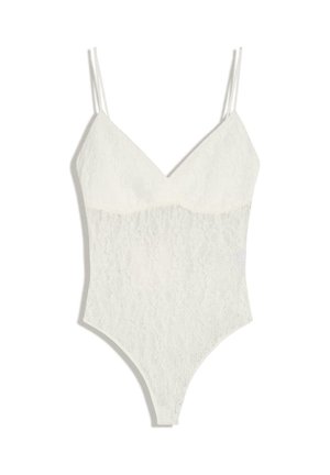 Weißer Spitzenbody mit dünnen doppelten Trägern und tiefem V-Ausschnitt, mit einem durchgehenden transparenten Blumen-Spitzenmuster.