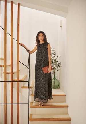Saint Tropez, LINDZYSZ BOW MAXI DRESS - Maxi-jurk - drea dot black ice