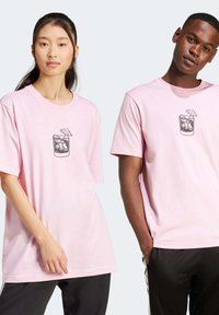 adidas Sportswear LOUNGE DRINK GRAPHIC - Camiseta estampada - true pink