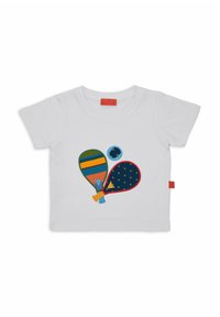 T-shirt bianco a maniche corte con ricamo di palloncini colorati in verde, blu e rosso, con dettagli a pois e righe.