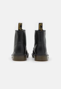 Dr. Martens Stivaletti stringati - black